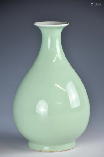 A Green Glaze Yuhuchun Vase Republic Period