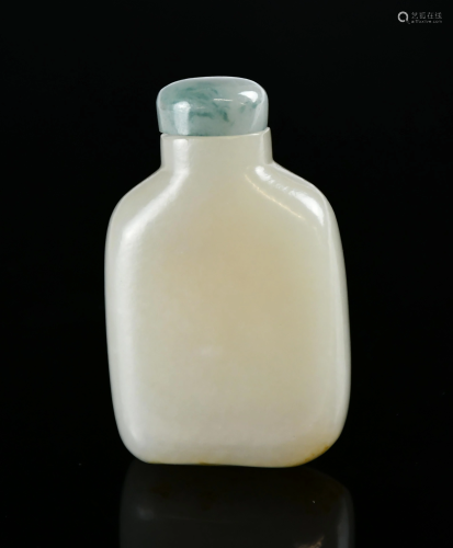 A White Jade Snuff Bottle, Qing