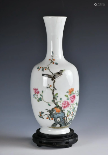 A Famille Rose Vase, Qianlong Mark, with Stand(Repaired