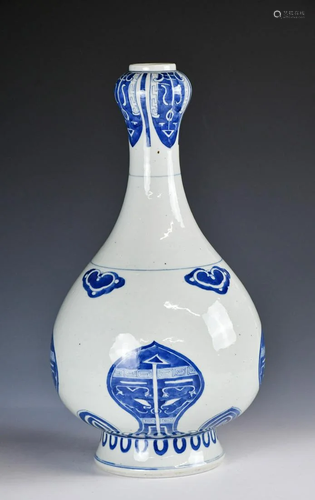 A Blue& White Garlic Headed Archaistic Vase,19thC