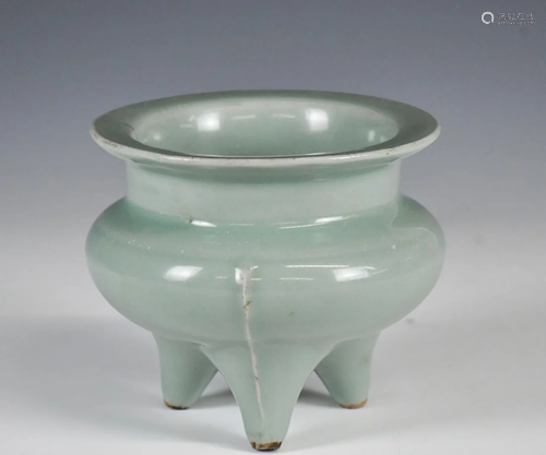 A Longquan Celadon Tripod Censer