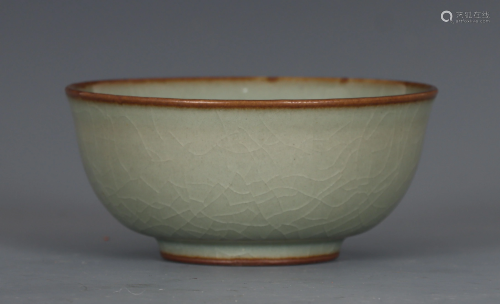 A Guan-ware Bowl