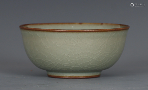 A Guan-ware Bowl