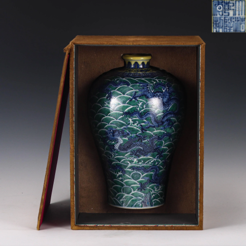 Green Ground and Underglaze Blue Meiping