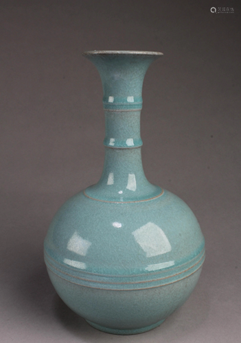 Chinese Ruyao Vase