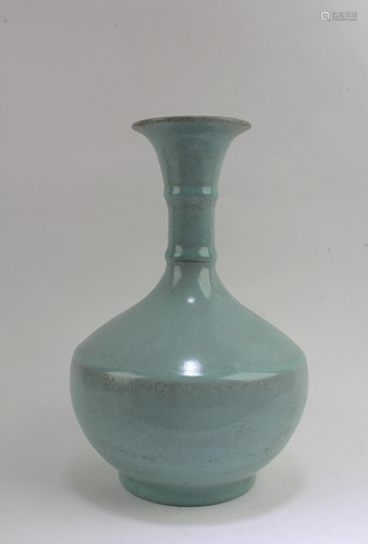 Chinese Ruyao Vase