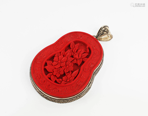 A Cinnabar Lacquer Pendant