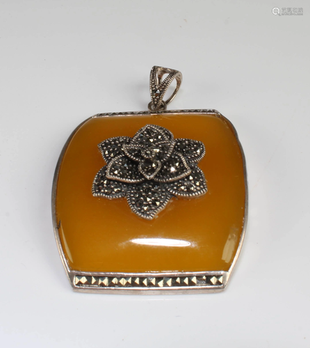 A Yellow Jade Pendant