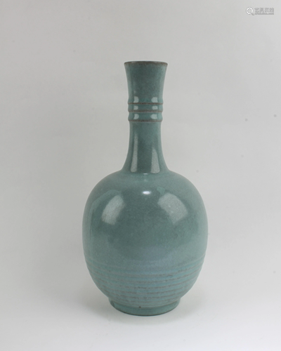 Chinese Ruyao Vase