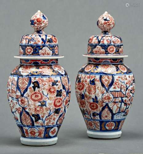 A pair of Japanese Imari jars and covers, Meiji period, of r...
