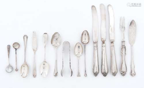 Miscellaneous small silver and silver hafted flatware Some w...