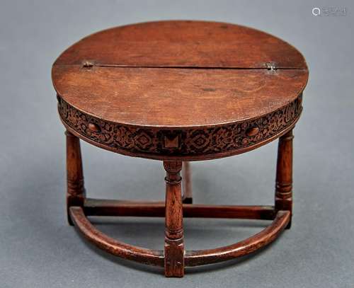 A miniature oak credence table, early 20th c, in English 17t...