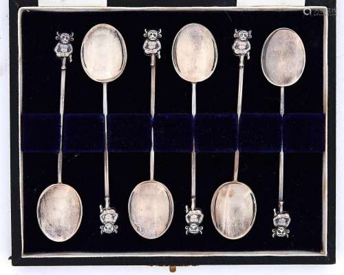 A set of six George V silver coffee spoons, with Lincoln imp...