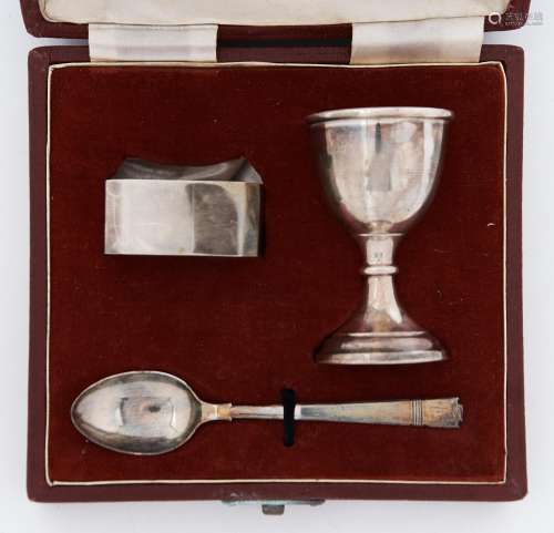 A George VI silver child's egg cup, spoon and napkin ring, e...