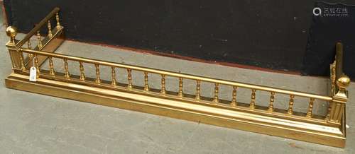 A Victorian brass fender, c1880, the panelled square front p...