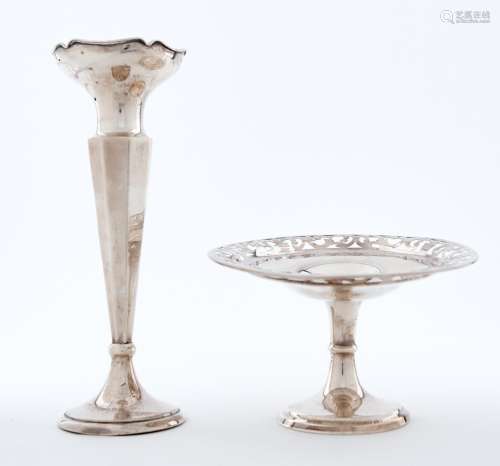 A George V silver vase, 20cm h, by Saunders & Shepherd, Birm...
