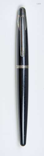 An Alfred Dunhill fountain pen with 18ct white gold nib and ...