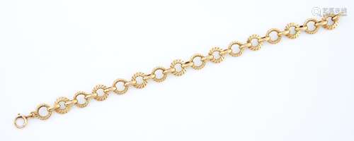 A 9ct gold bracelet of linked circles, 19cm l, Birmingham 19...