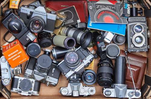 Miscellaneous vintage and later cameras, camera lenses, flas...