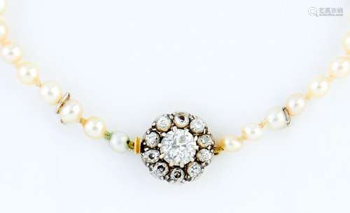 A cultured pearl necklace of a single row of 4-6mm cultured ...