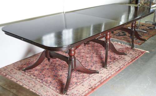 A mahogany dining table, 20th c, in George III style, the ob...