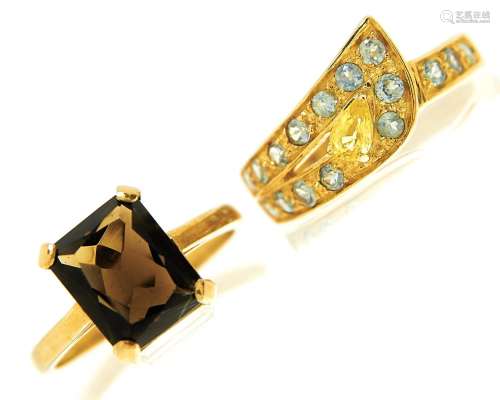 A smoky citrine ring in 9ct gold, Birmingham 1995 and a peri...