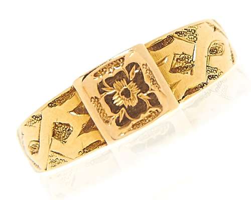 A Victorian 18ct gold ring, Birmingham 1877, 3.1g, size L½ L...