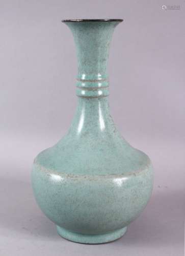 A CHINESE RU STYLE LONG NEC PORCELAIN VASE, with a ribbed ne...