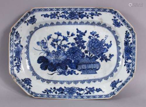 AN 18TH CENTURY CHINESE EXPORT BLUE & WHITE PORCELAIN SERVIN...