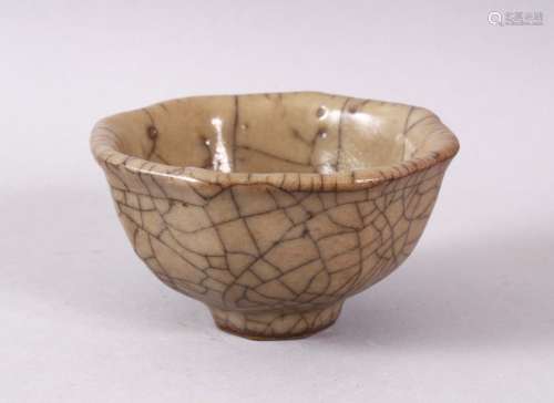 A CHINESE GE STYLE PORCELAIN BOWL, 8.8CM