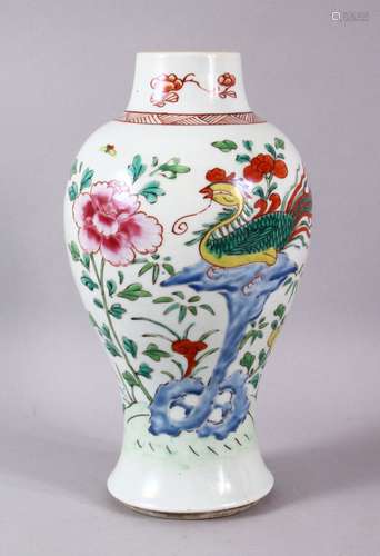 AN 18TH CENTURY YONGZHENG PERIOD FAMILLE ROSE/VERTE VASE, pa...