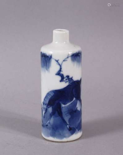 A GOOD MID-19TH CENTURY BLUE AND WHITE SNUFF BOTTLE, painted...