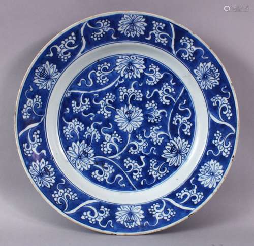 A LATE 17TH CENTURY KANGXI PERIOD BLUE AND WHITE LOTUS CHARG...