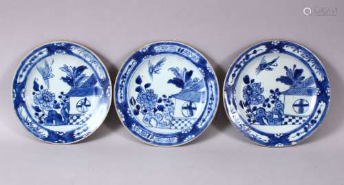 THREE 18TH / 19TH CENTURY CHINESE BLUE & WHITE PORCELAIN PLA...