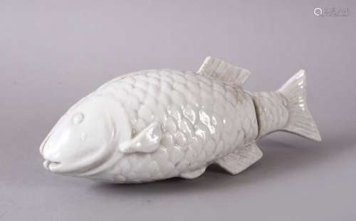 A JAPANESE MONOCHROME PORCELAIN FISH FORMED BOX & COVER, 17c...