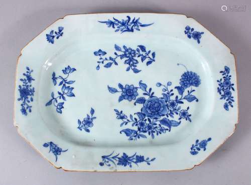 AN 18TH CENTURY CHINESE BLUE & WHITE PORCELAIN SERVING DISH,...