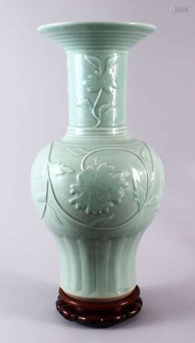 A LARGE CHINESE CELADON PORCELAIN VASE & STAND, the vase dec...