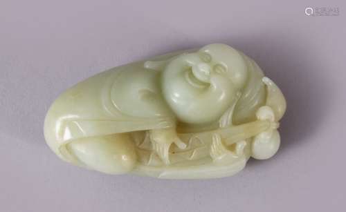 A CHINESE CARVED JADE FIGURE / PENDANT OF BUDDHA, in a recum...