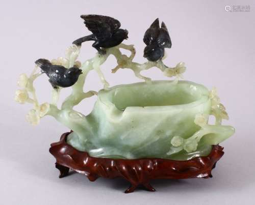A CHINESE CARVED JADE BIRD FORMED ASHTRAY, carved as a tree ...