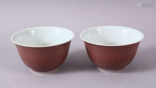 A PAIR OF PINK GROUND TEA BOWLS, six character mark, 9cm dia...