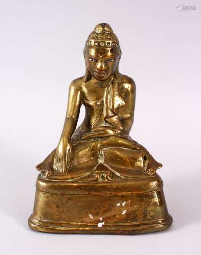 A 19TH CENTURY BRONZE SEATED BUDDHA, 17cm high.