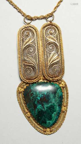 A FILIGREE AND MALACHITE PENDANT