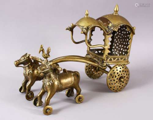 AN 18TH CENTURY INDIAN BRASS CHILDS TOY CHARIOT, 32cm long.