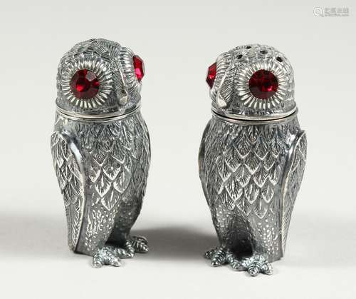 A PAIR OF .800 OWL SALT AND PEPPERS