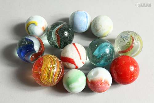 A COLLECTION OF TWELVE COLOURED MARBLES 2cm