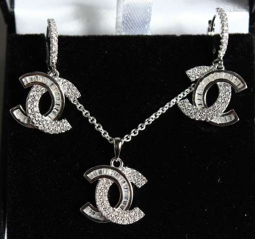 A SILVER CHANEL STYLE PENDANT, CHAIN AND EAR RINGS