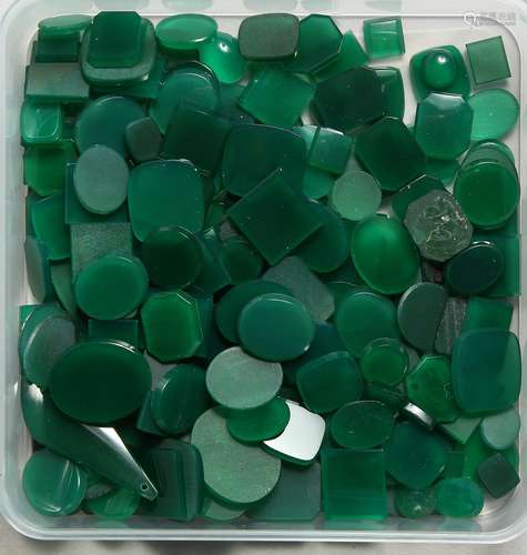 A BOX OF CRYSO PURNSE STONES