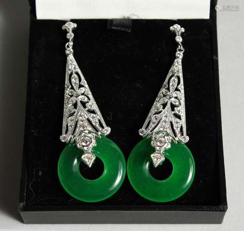 A PAIR OF SILVER JADE DECO STYLE DROP EARRINGS