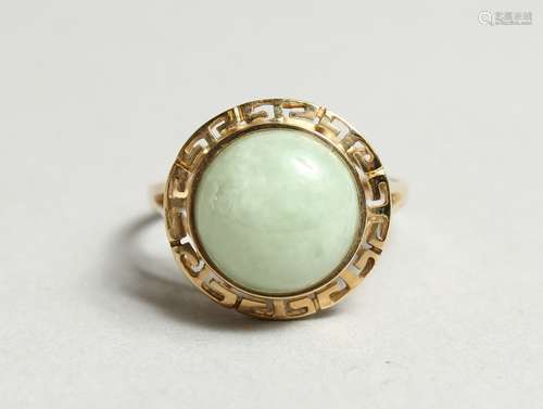 A 14CT GOLD OPAL RING