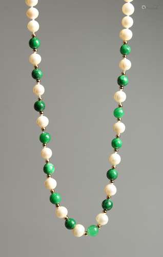 A 14CT GOLD PEARL AND JADE NECKLACE